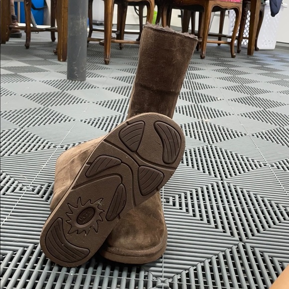 Genuine Ugg Boots - Picture 2 of 3